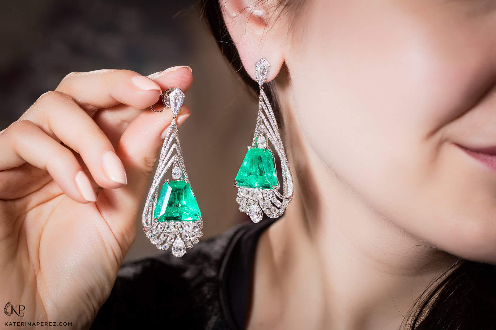 Amrapali high jewellery earrings with emeralds and diamonds. Photo credit: Simon Martner