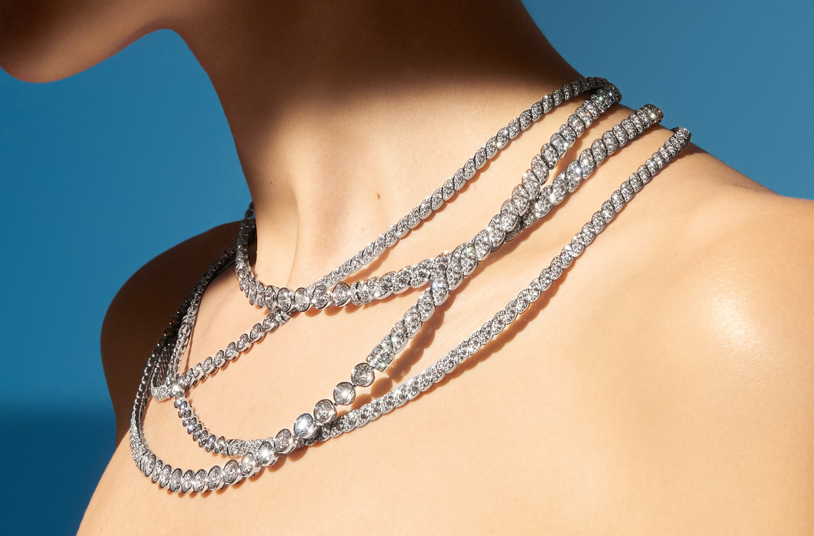 "Sparkling Lines" necklace from "Flying Cloud" collection in 18K white gold set with 49 round-cut diamonds and 2823 brilliant-cut diamonds
