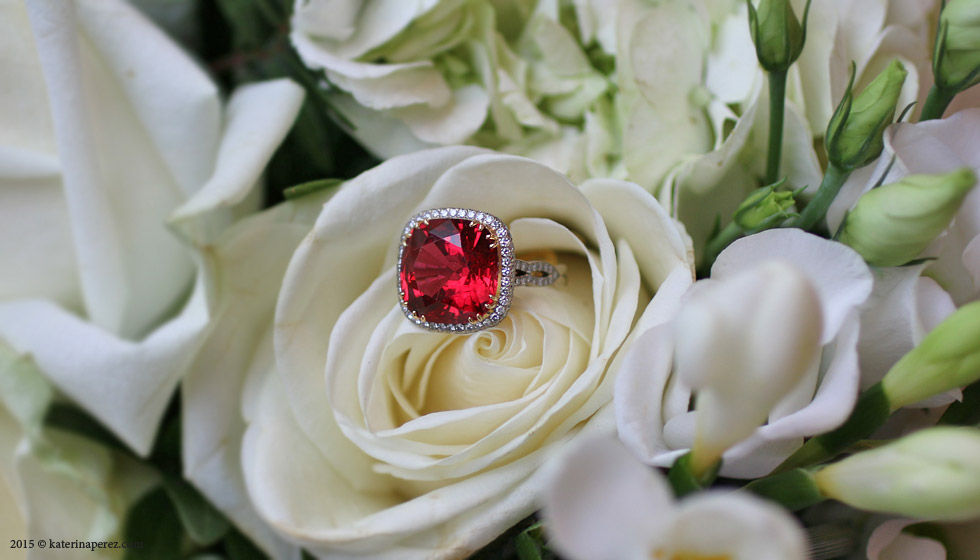 A 11.71 CTS SPINEL AND DIAMOND RING