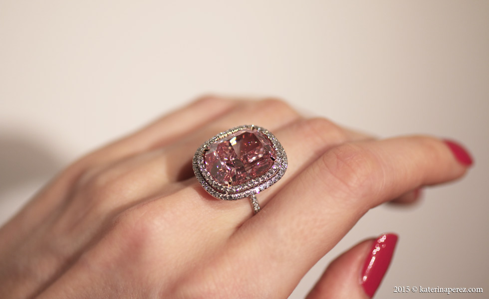 16.08 CTS CUSHION-SHAPED FANCY VIVID PINK DIAMOND - THE LARGEST AT AUCTION