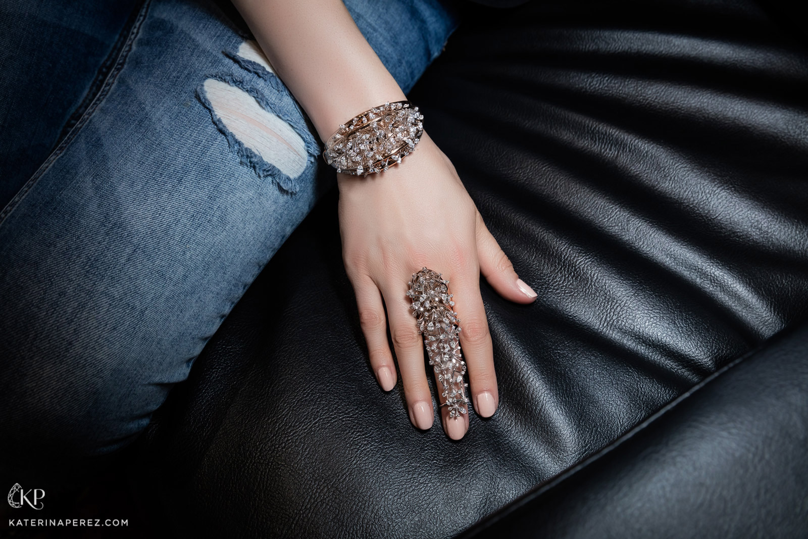 Yeprem full finger ring and bracelet in gold with diamonds. Photographer: Simon Martner