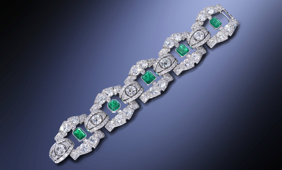 Linzeler-Marchak bracelet featuring a 38 cts diamonds and an emeralds weighing just under 8 carats