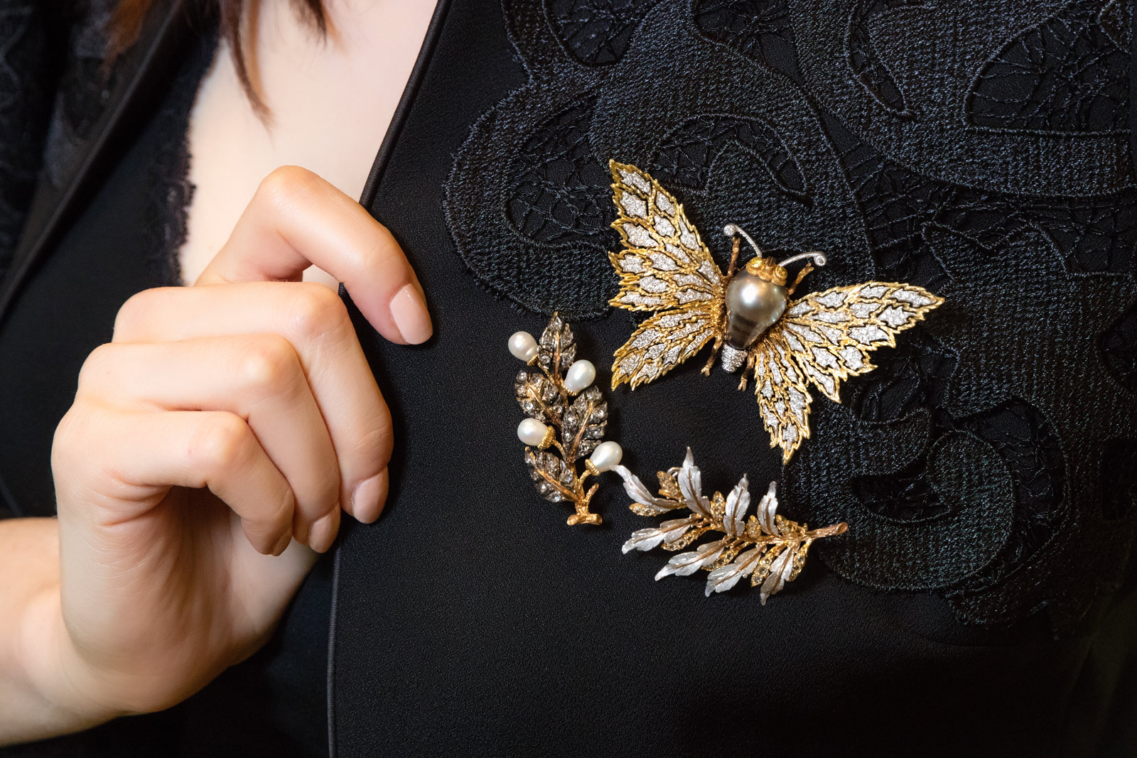 Buccellati brooches in white and yelow gold with pearls and diamonds. Photographer: Simon Martner