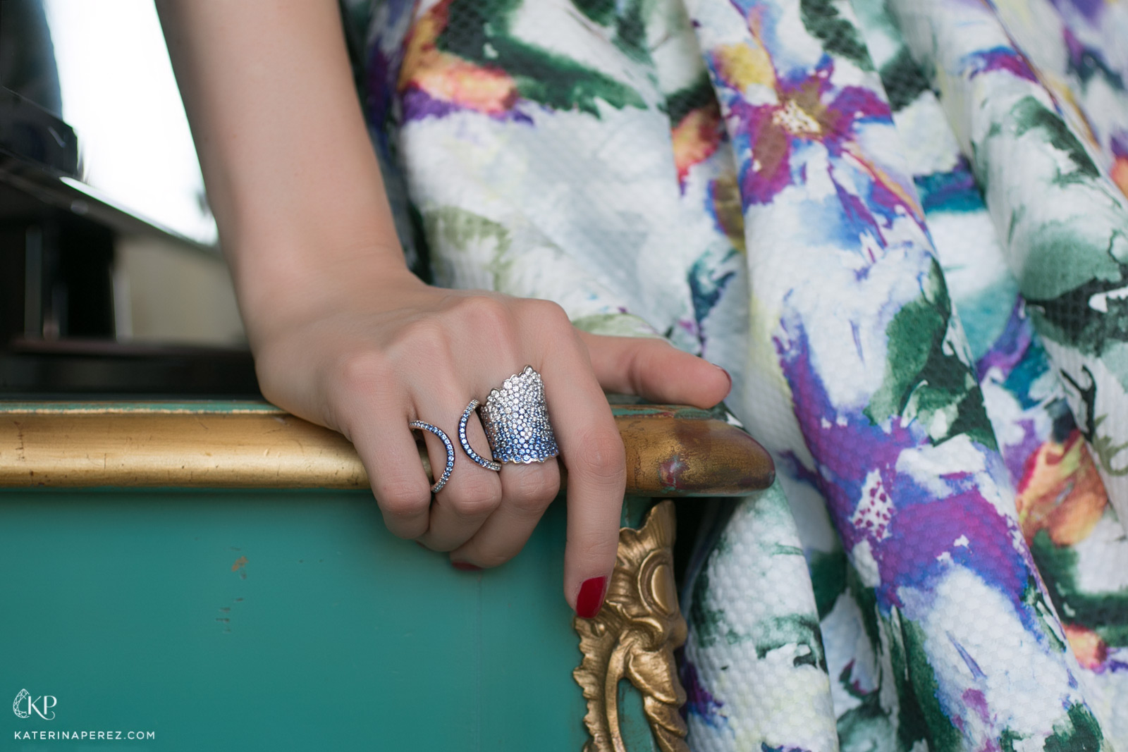 Кольца Julie Genet с бриллиантами и сапфирами