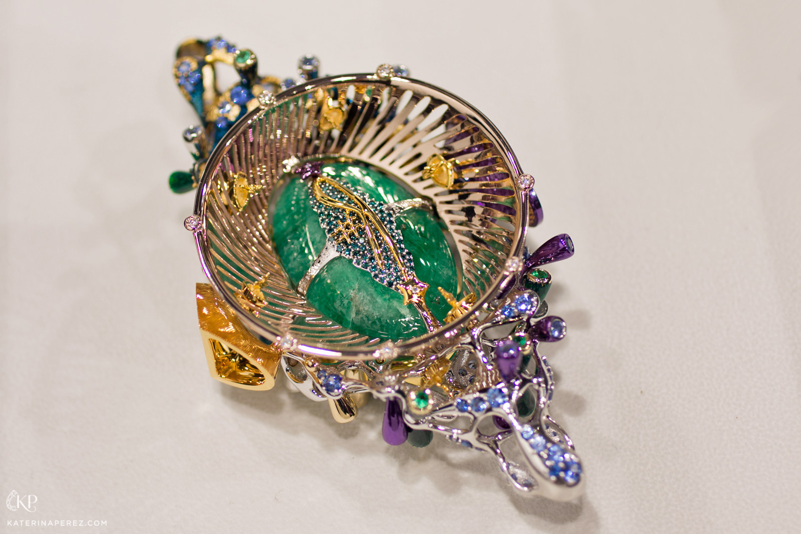 Espacio de tiempo art object and pendant by Ringo Jewellery
