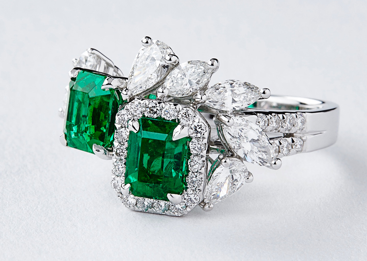 QIU Fine Jewelry QIU Fine Jewelry ring with emeralds and diamonds from Shanghai/Shanghai 2017 collection