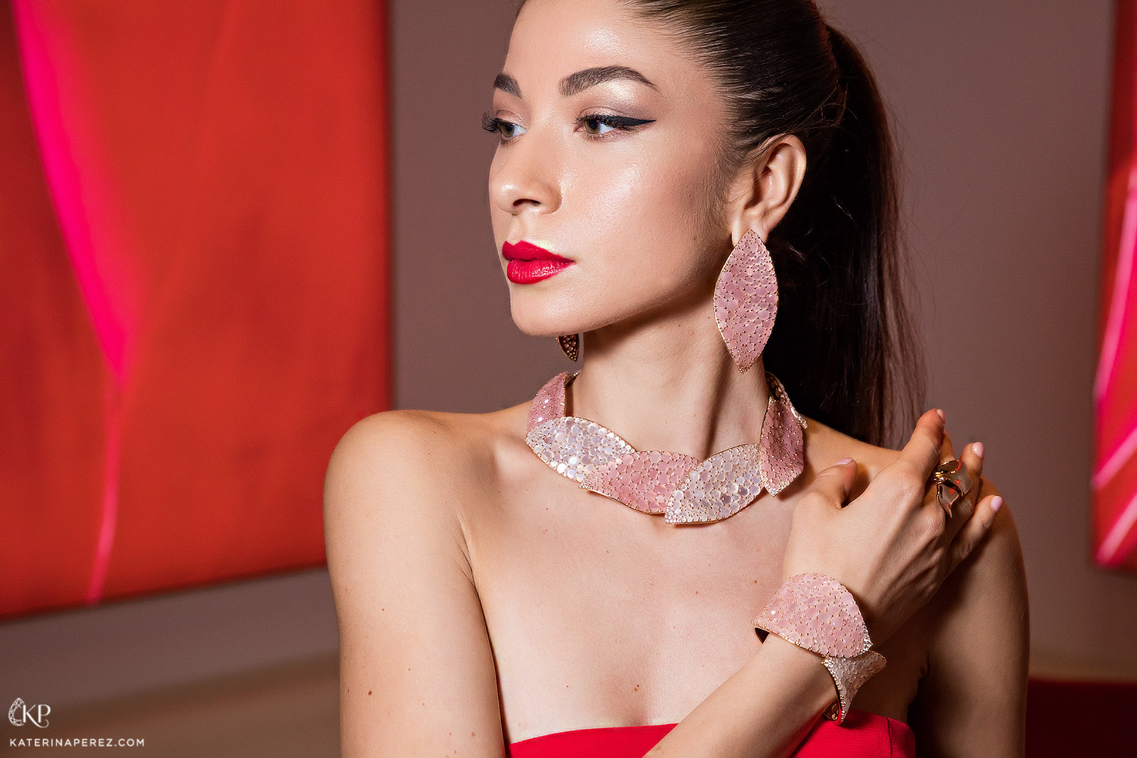 Pasquale Bruni Lakshmi collection jewellery in yellow gold with pink chalcedony. Photo by Simon Martner for Katerina Perez