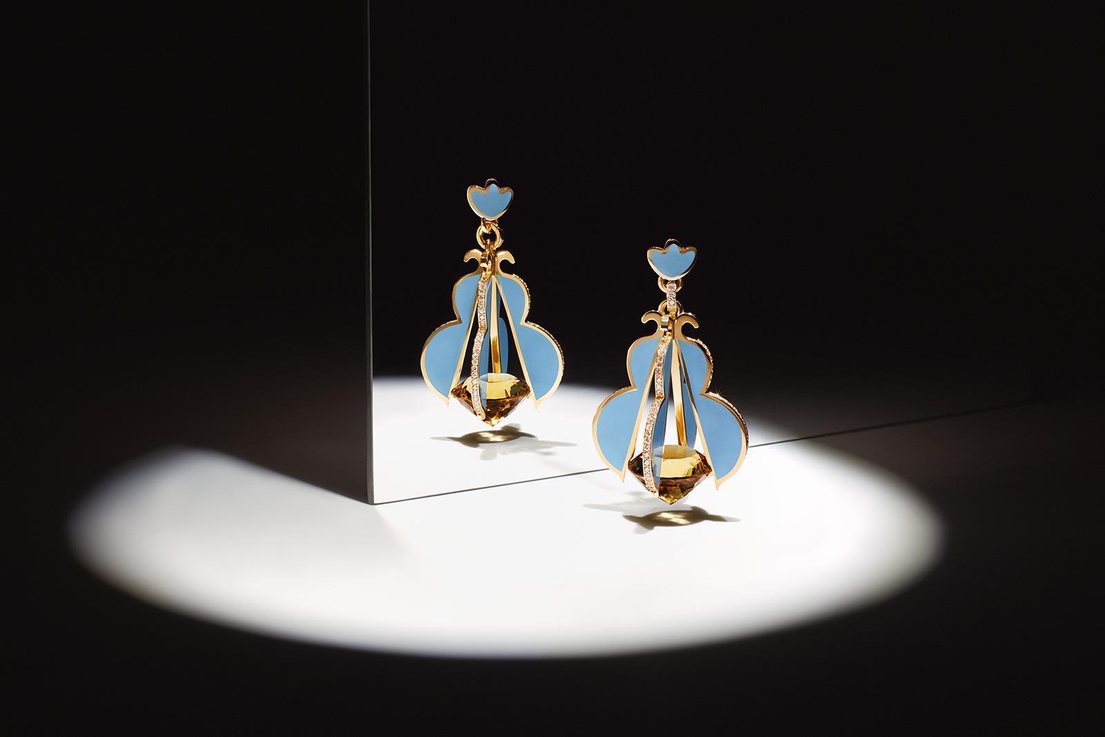 Sold at Auction: Louis Vuitton 18k Gold Diamond MOP Color Blossom Earrings