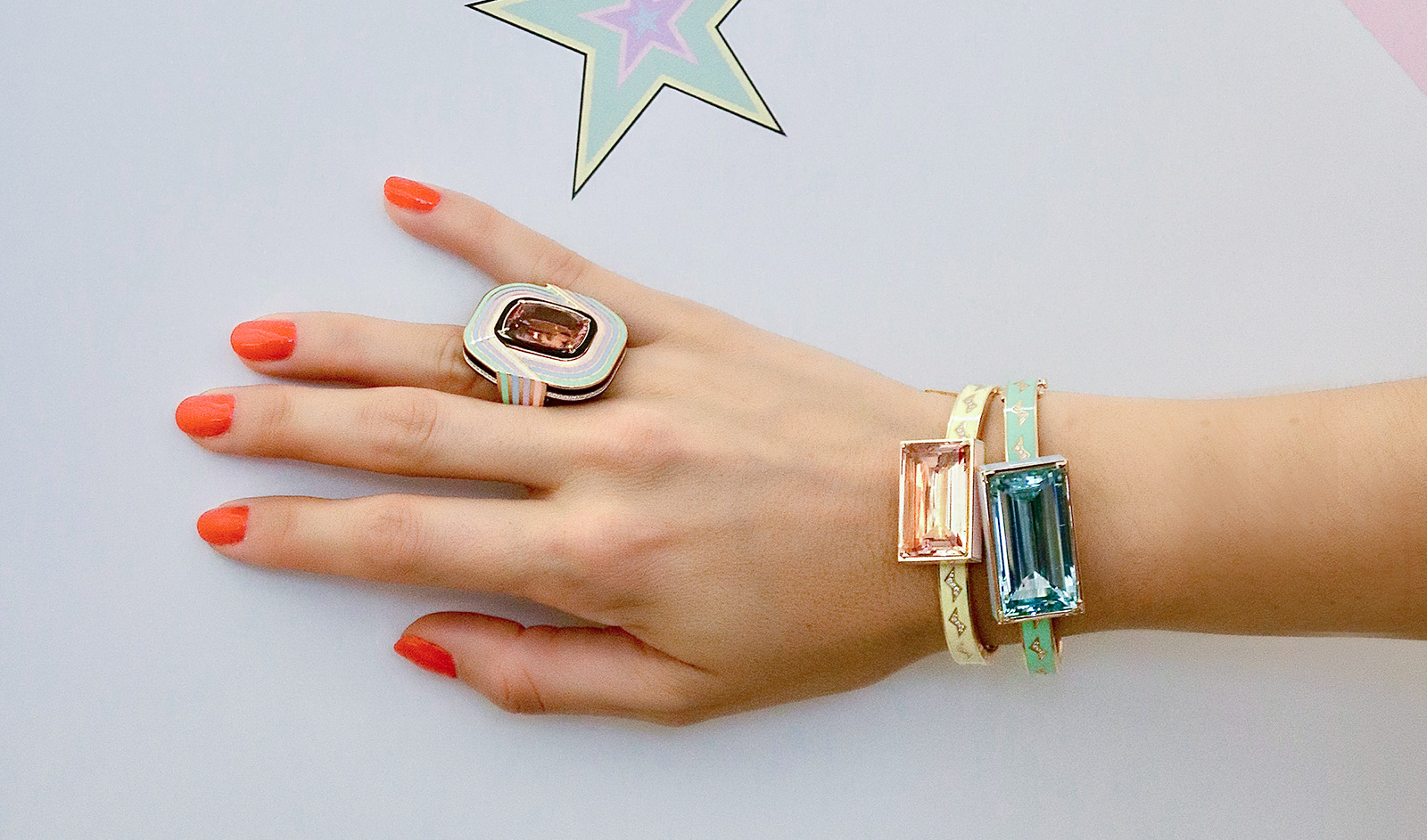 Кольцо и браслеты NUUN Jewels 'El Hada' с турмалином, морганитом, аквамарином, бриллиантами и эмалью