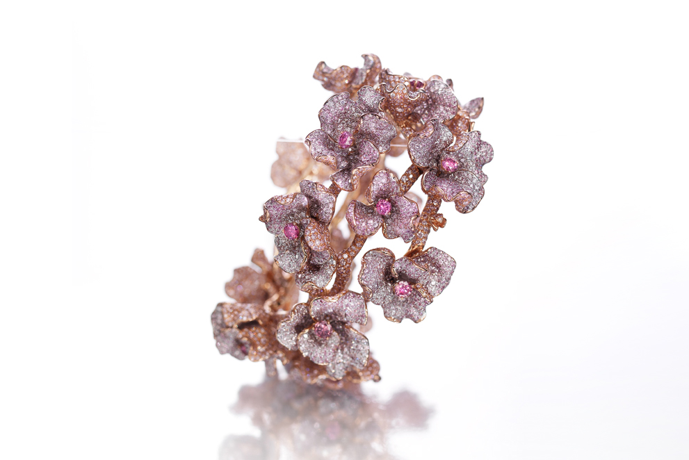 Браслет Neha Dani ‘Amaranté’ с 12 000 фантазийными ярко-розовыми бриллиантами общим весом 72.83 карата