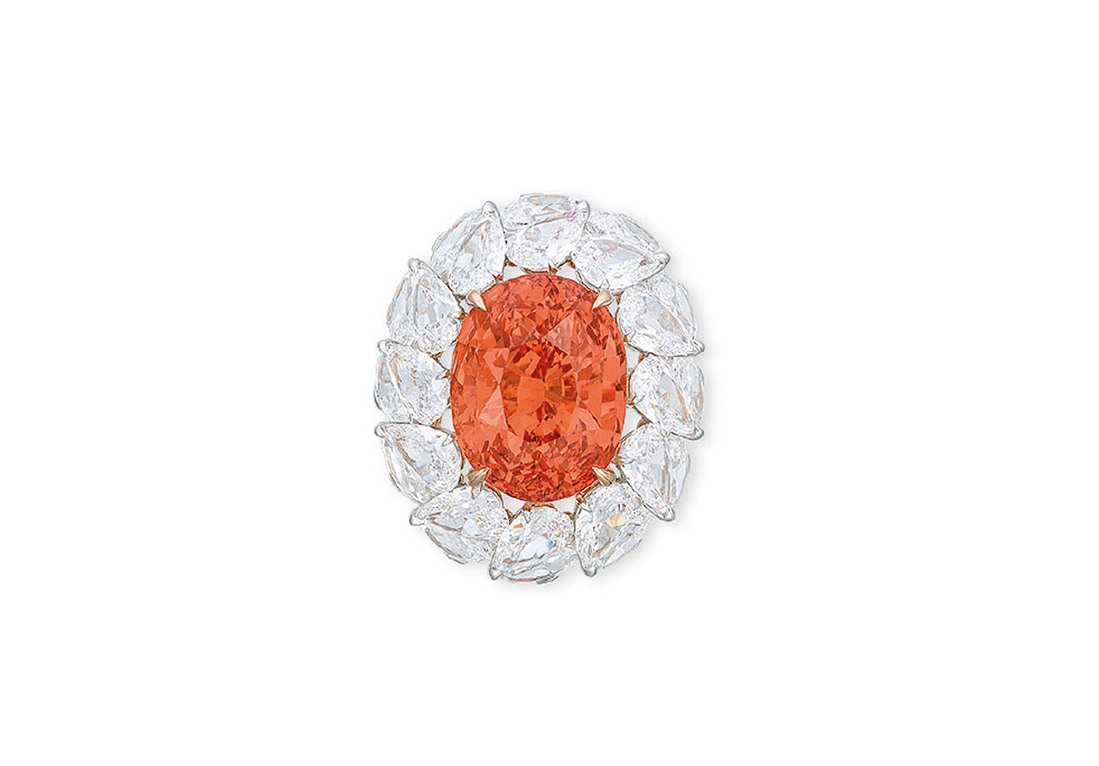 Ring with oval Sri Lankan Padparadscha sapphire of 28.04 carats auctioned at Christie’s in November 2017