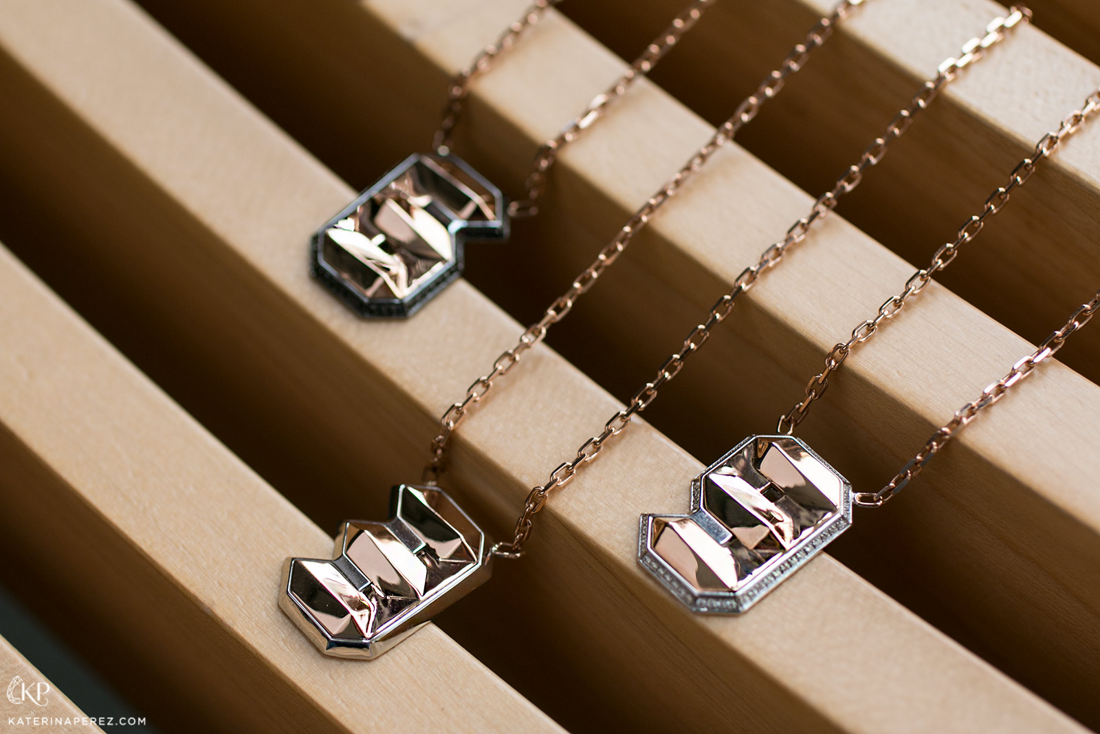 VMAR pendants with colourless and black diamonds in titanium and 18k gold