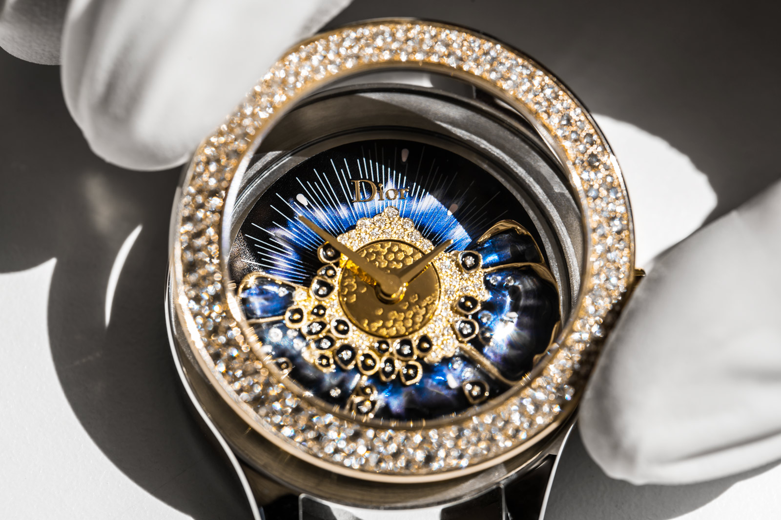 Часы Dior ‘Miss Dior’ из коллекции ‘Grand Bal’ из 18k розового золота с бриллиантами, лаком, керамикой и калибром ‘Dior Inversé 11 ½’