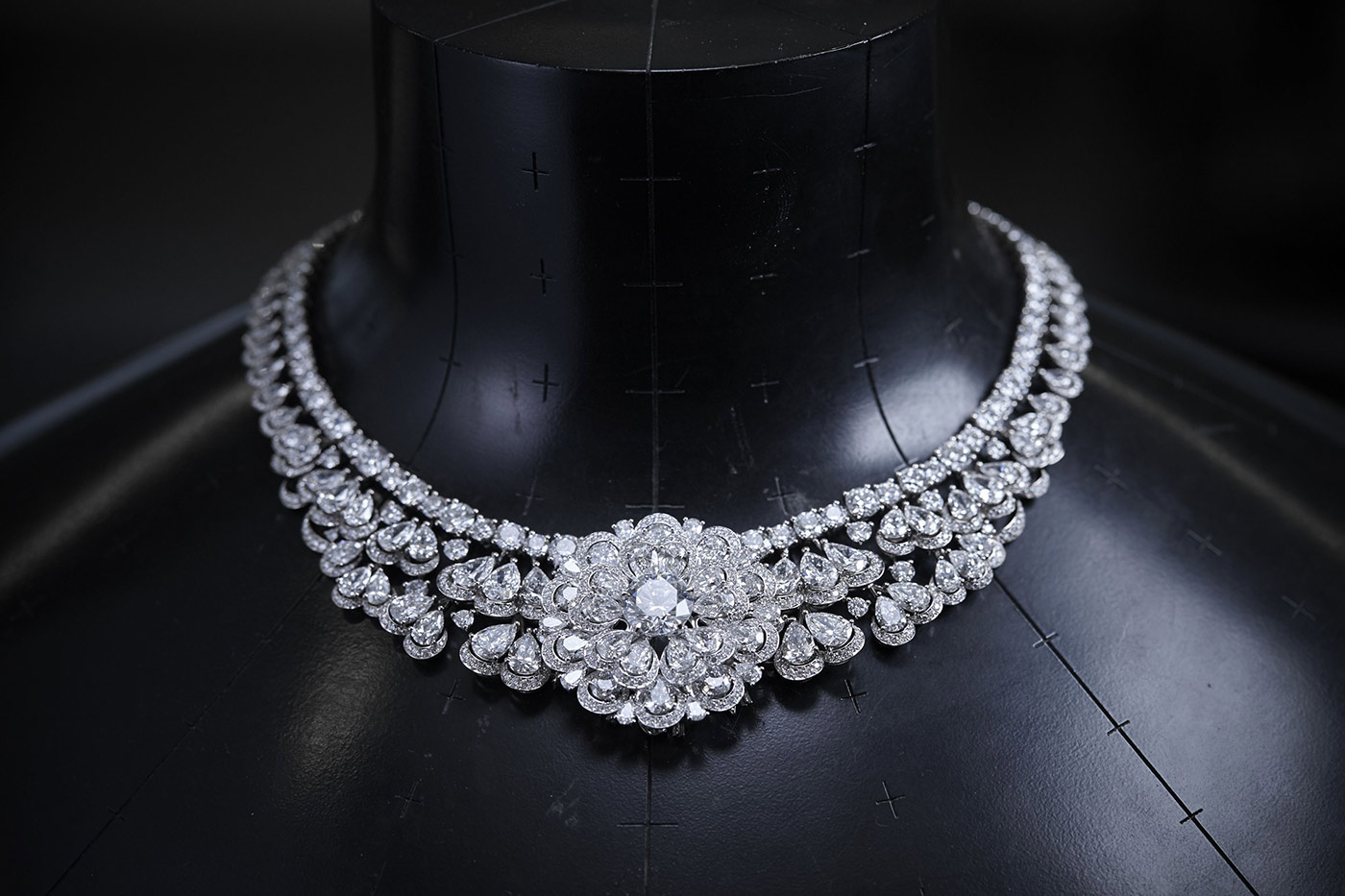 Chopard 'Queen of Kalahari' necklace with pear and brilliant cut diamonds