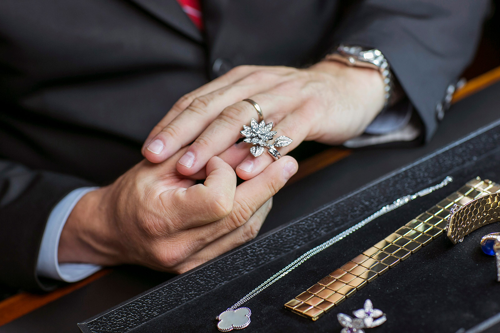 Andrew Fabrikant of Court&Covet with Van Cleef&Arpels ring with diamonds in 18k white gold, with a selection of fine jewellery 