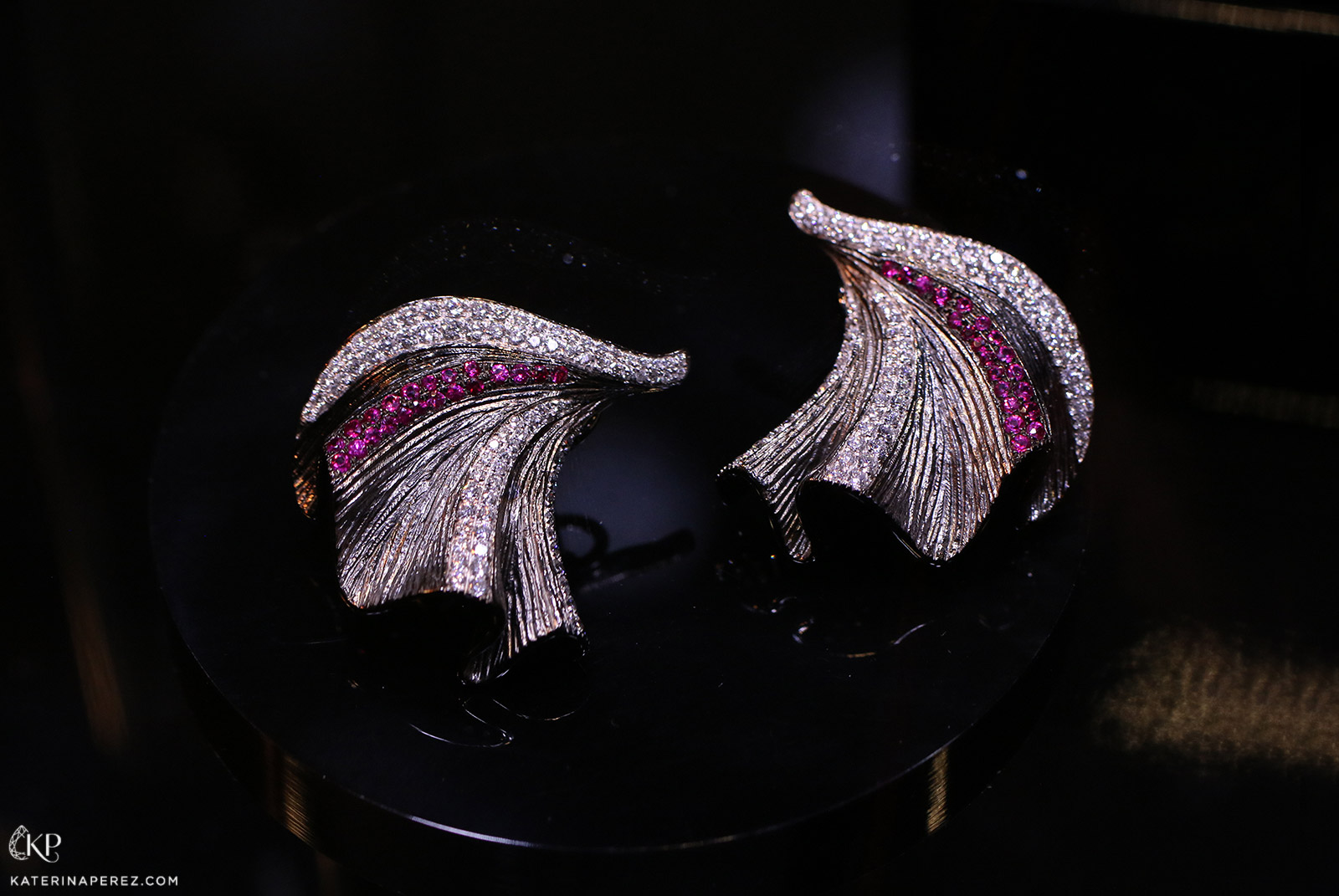 Ortaea 'Imperium' earrings in black gold with rubies and diamonds