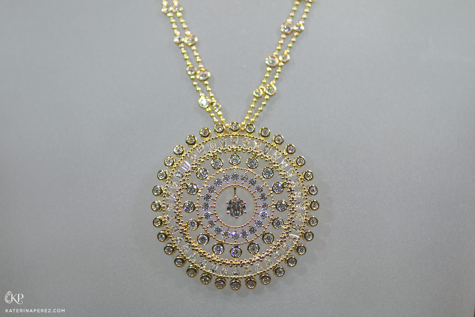 Harakh 'Sunlight' necklace with diamonds in yellow gold 