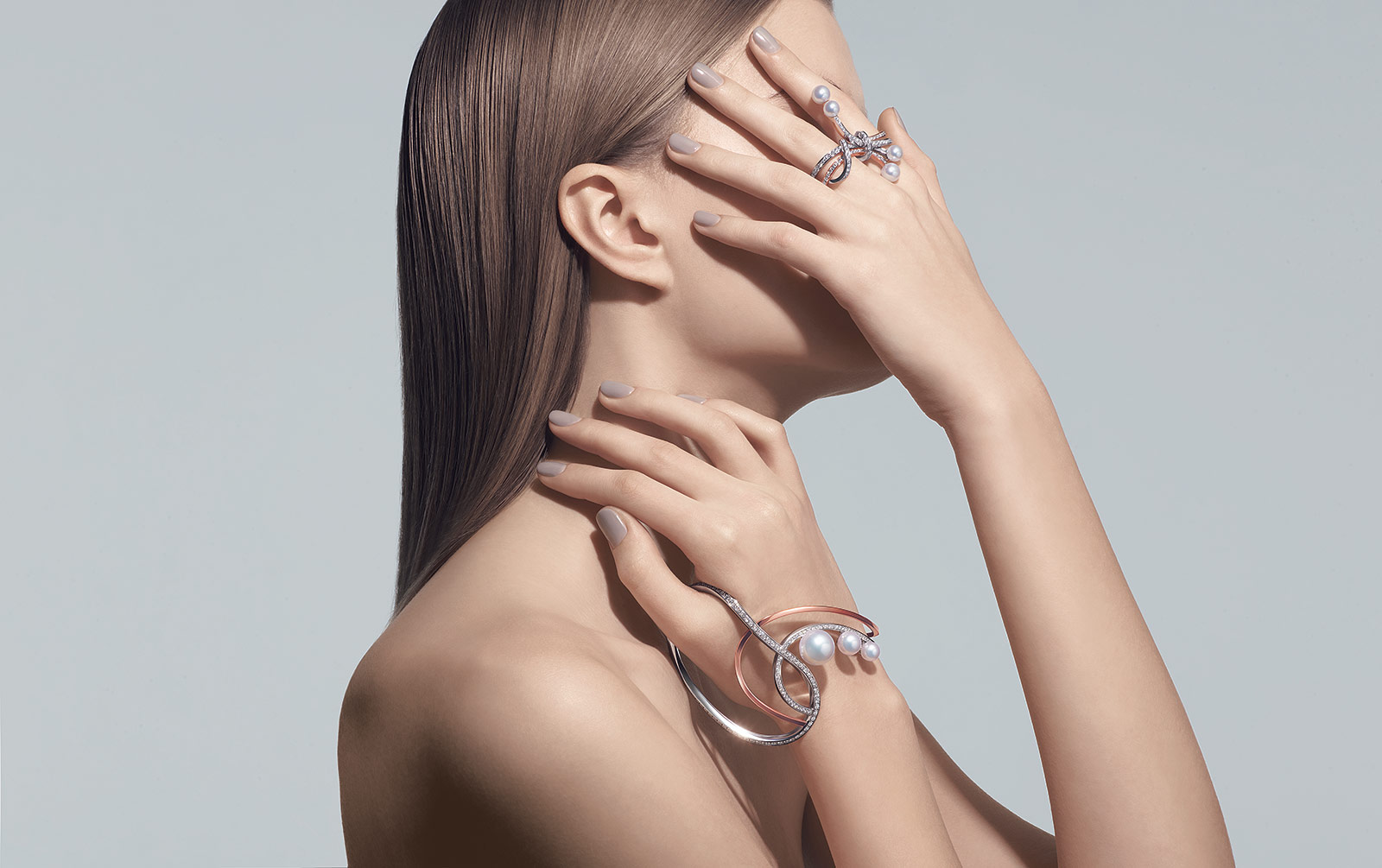 TASAKI Atelier 'Nacreous' double finger ring and hand cuff from the 'Surrealism' collection with diamonds, Akoya pearls and South Sea pearls in 18k white gold and SAKURAGOLD(TM)
