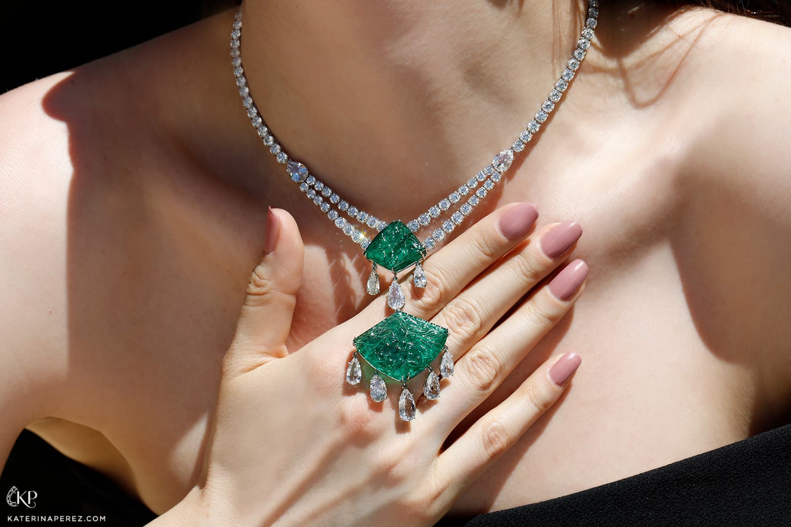 Bayco necklace with carved Zambian emeralds, brilliant and pear cut diamonds in 18k white gold