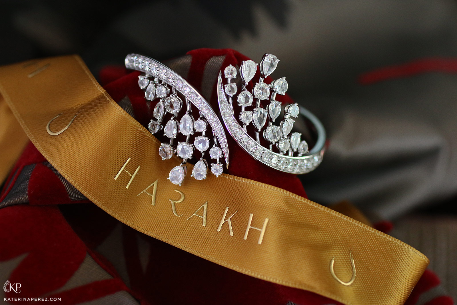 Harakh 'Cascade' bangle with diamonds in white gold