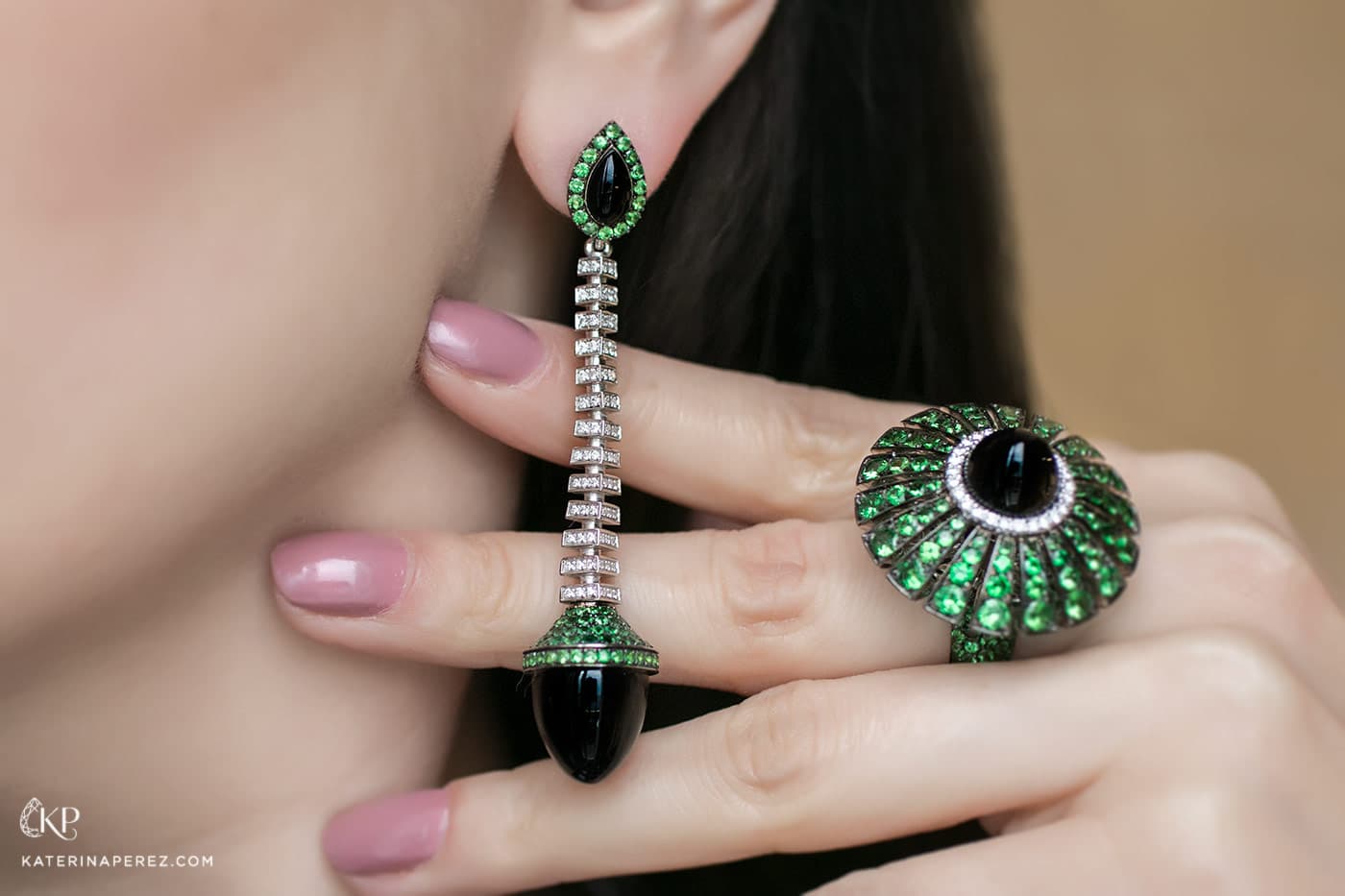 AVAKIAN La Mystérieuse collection earring and ring with green tsavorites, diamonds and black onyx