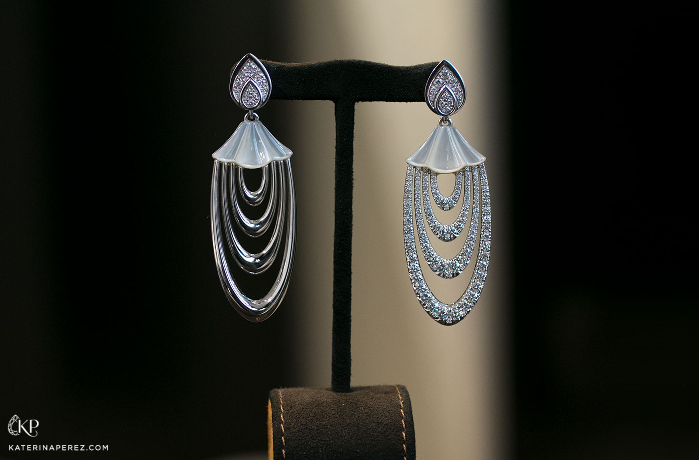 AVAKIAN Tosca earrings with the drops that can be worn with diamond or plain gold facing outwards