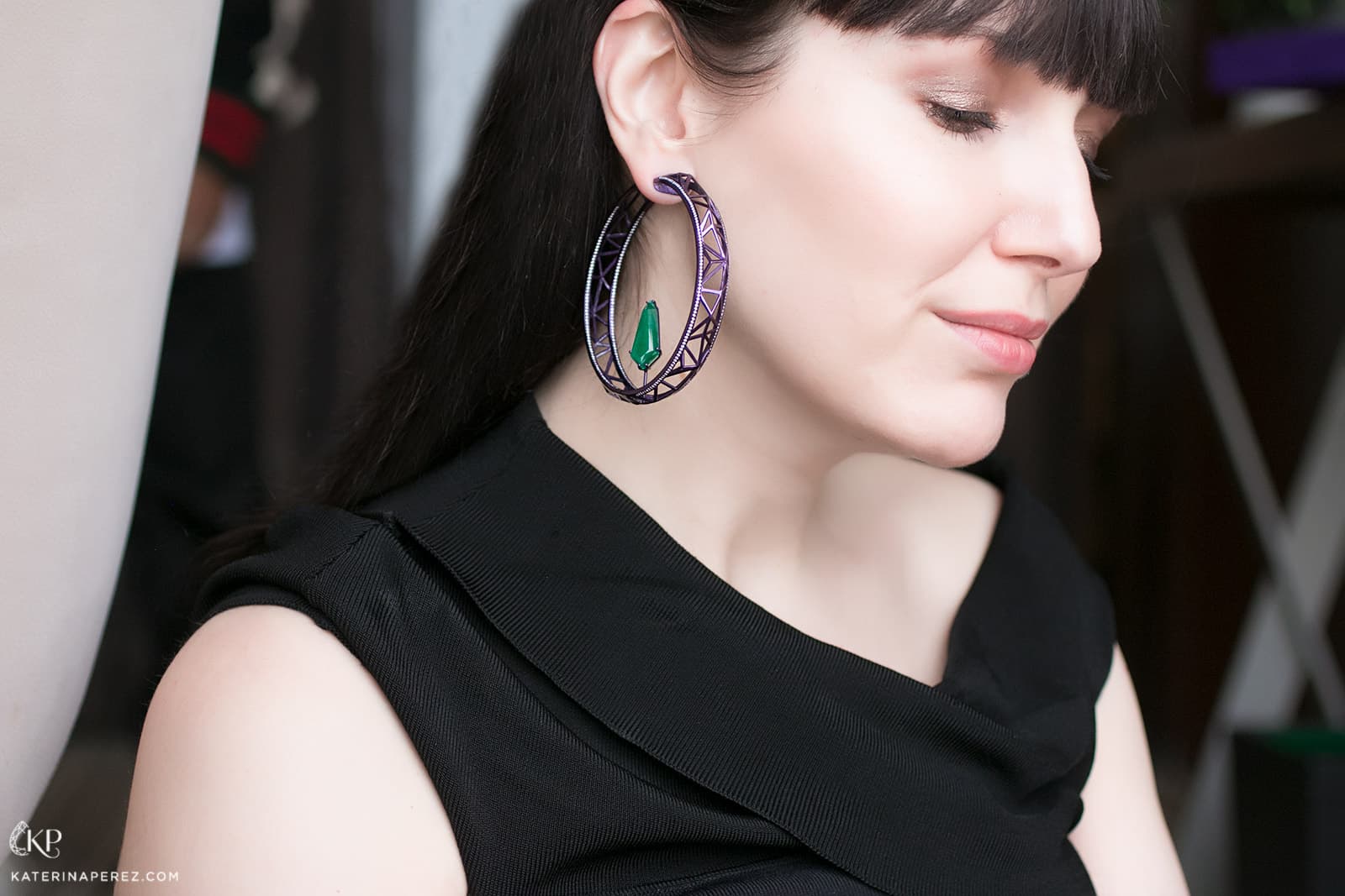 VMAR 'Mariana' hoop earrings with kite shaped emerald and diamonds in titanium