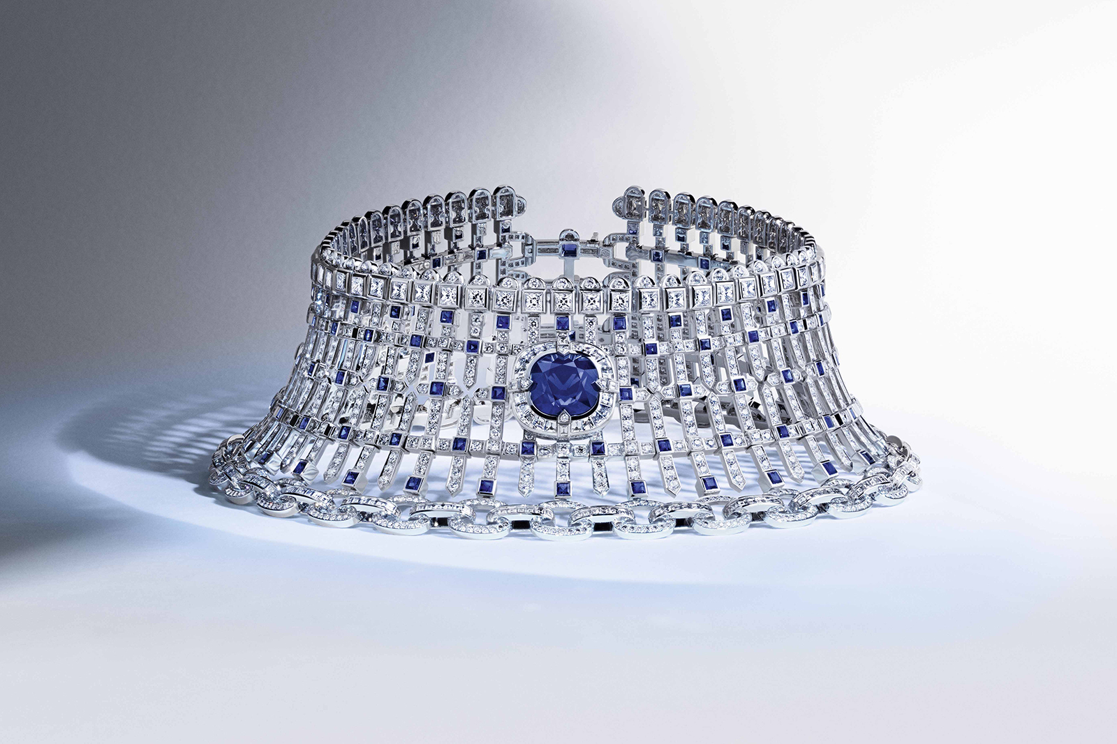Louis Vuitton 'Riders of the Knights' collection ‘The Royaume’ necklace with 19.31ct sapphire, accenting sapphires and diamonds and in white gold