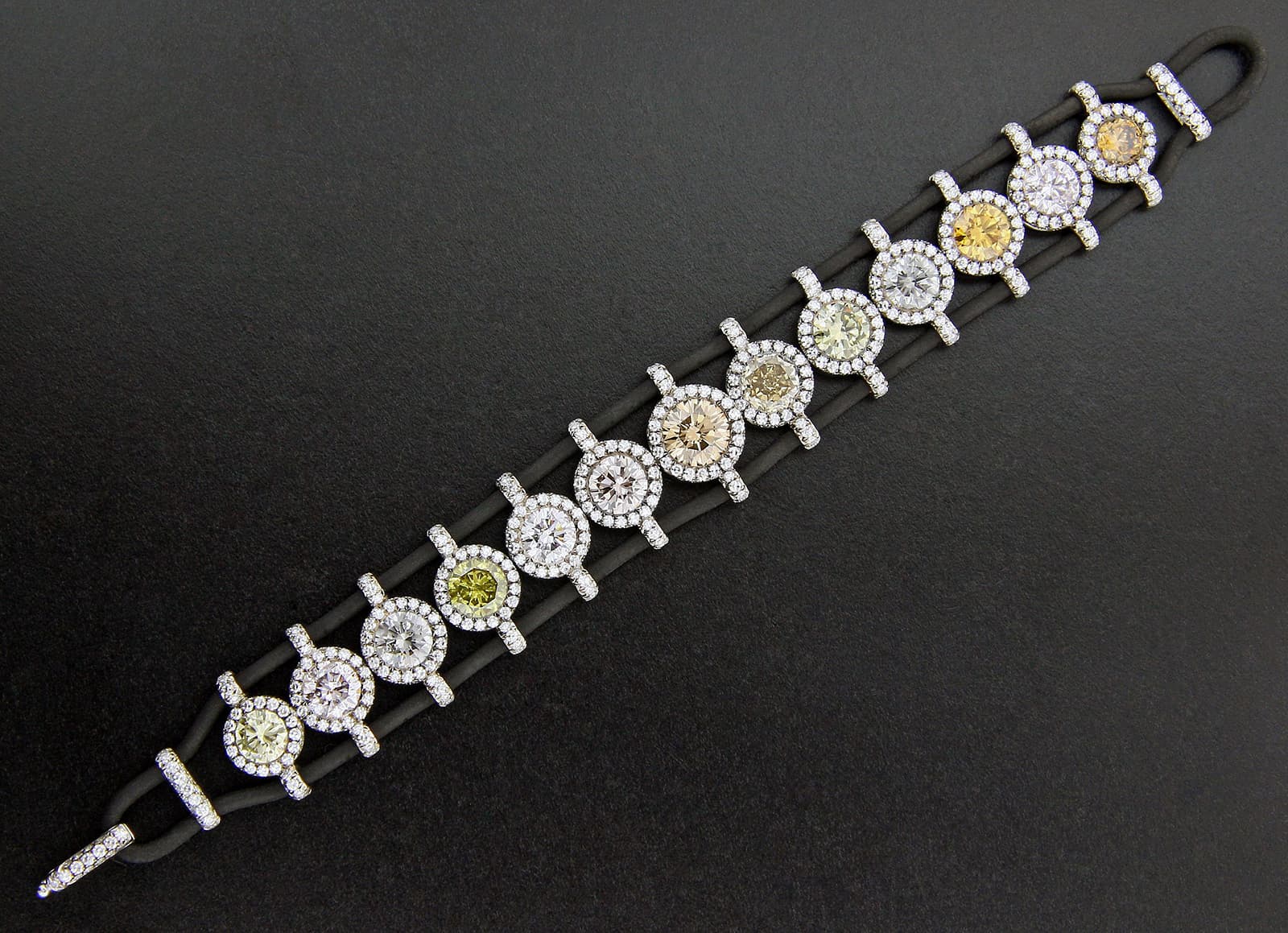 Taffin bracelet with coloured and colourless diamonds in rubber and platinum