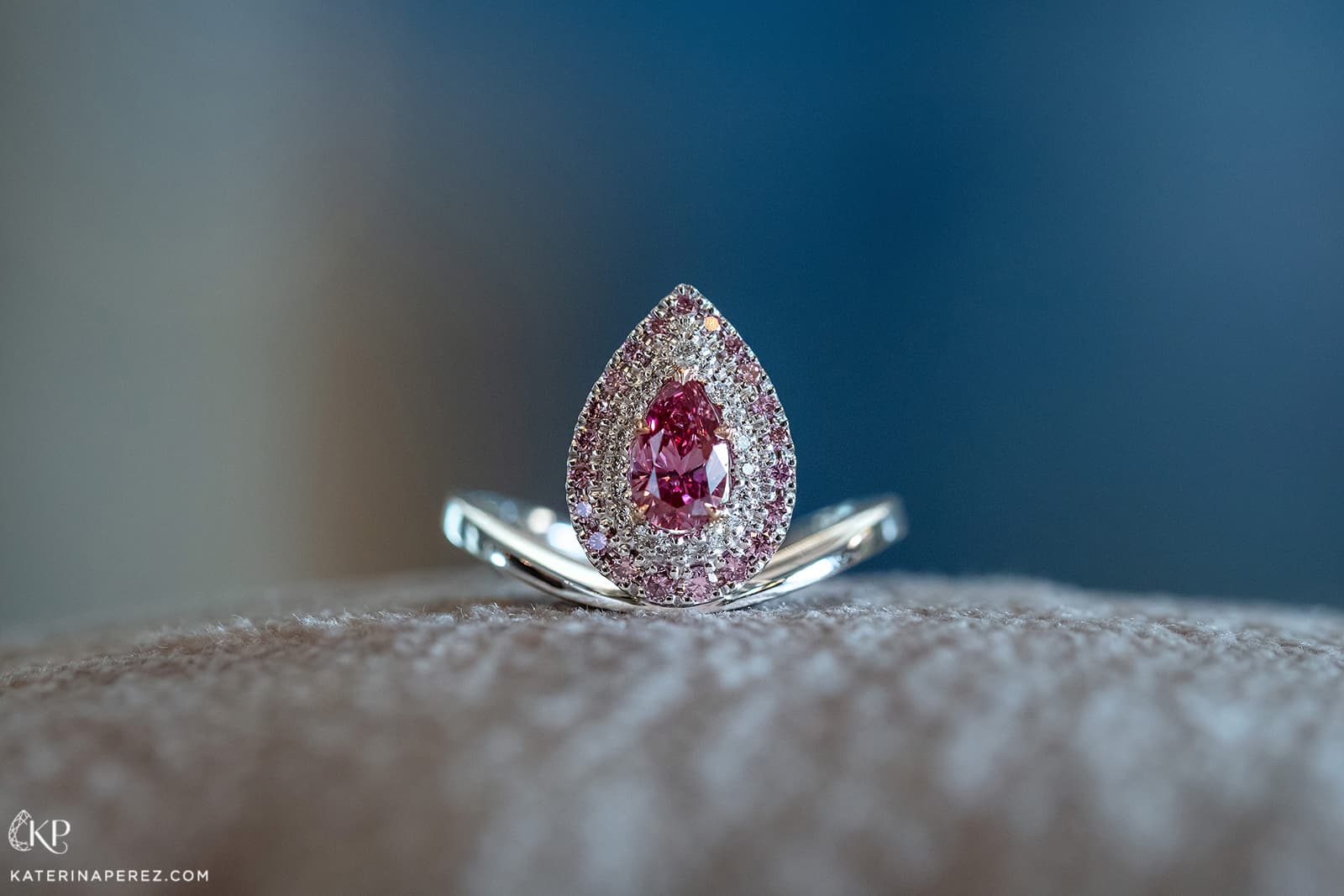 Calleija ‘Couture’ collection ‘Calla’ ring with 0.52ct pear shape Vivid Purplish Pink Argyle Pink Tender diamond, colourless and pink diamonds set in rose gold and platinum