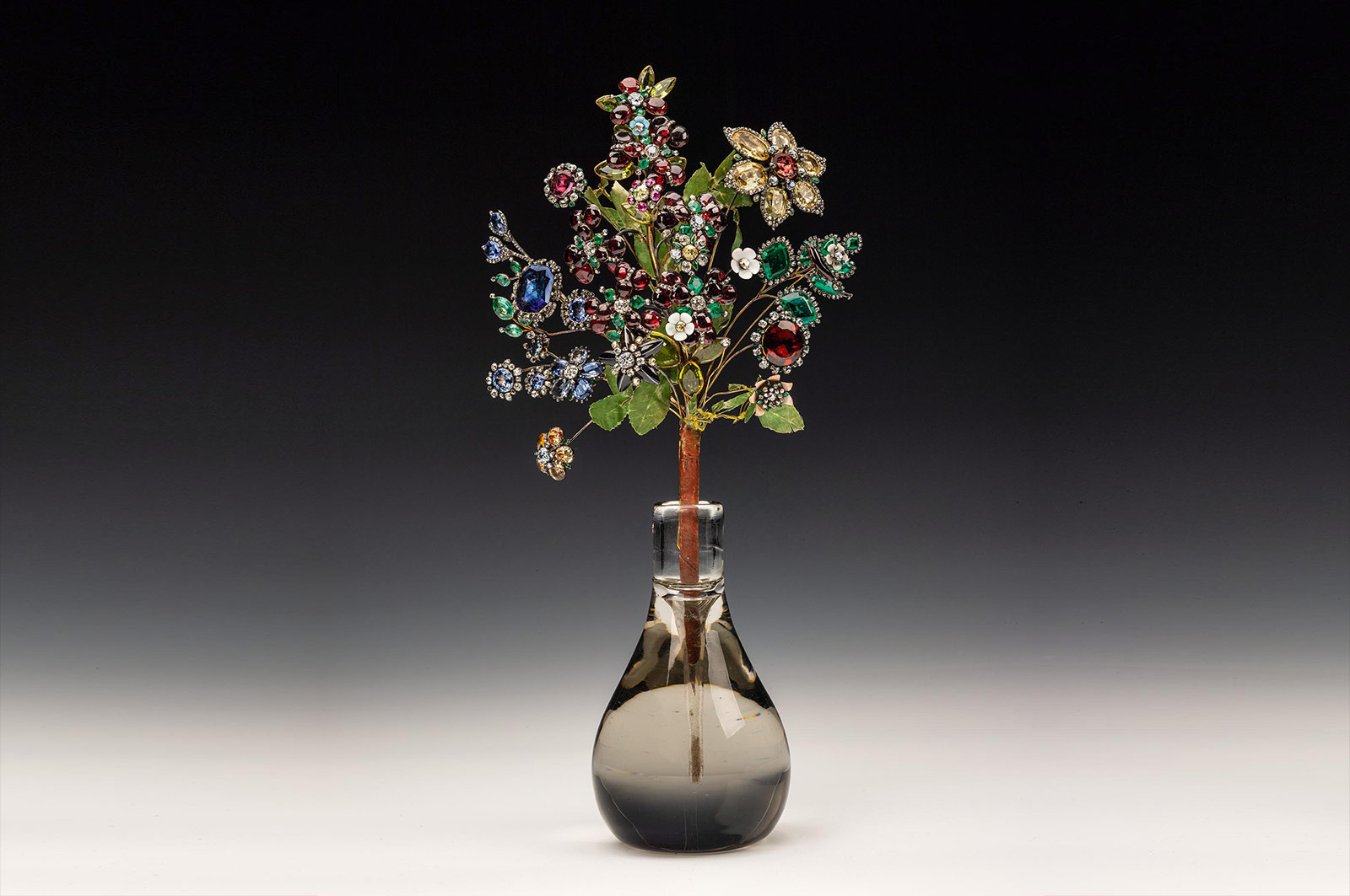Букет цветов в вазе от Jérémie Pauzié, созданный из серебра, золота, бриллиантов и драгоценных цветных камней. Санкт-Петербург, 1740-е годы