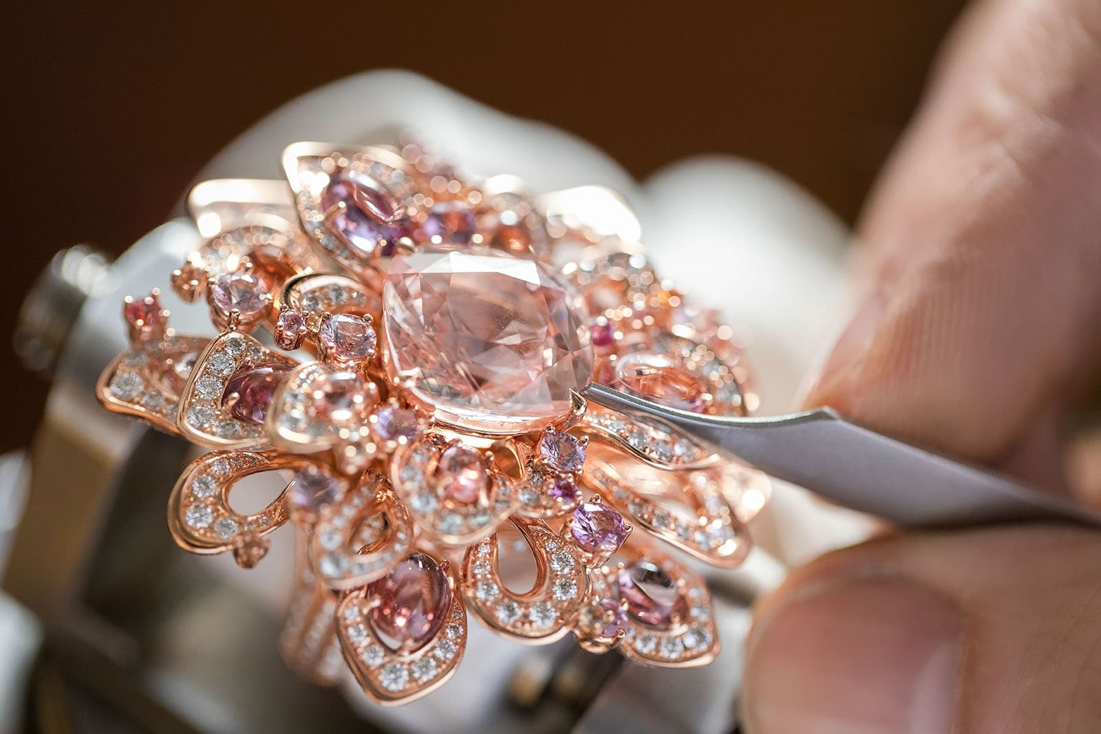 Gübelin 'Aurora' collection ring with padparadscha sapphire, sapphires and diamonds in rose gold