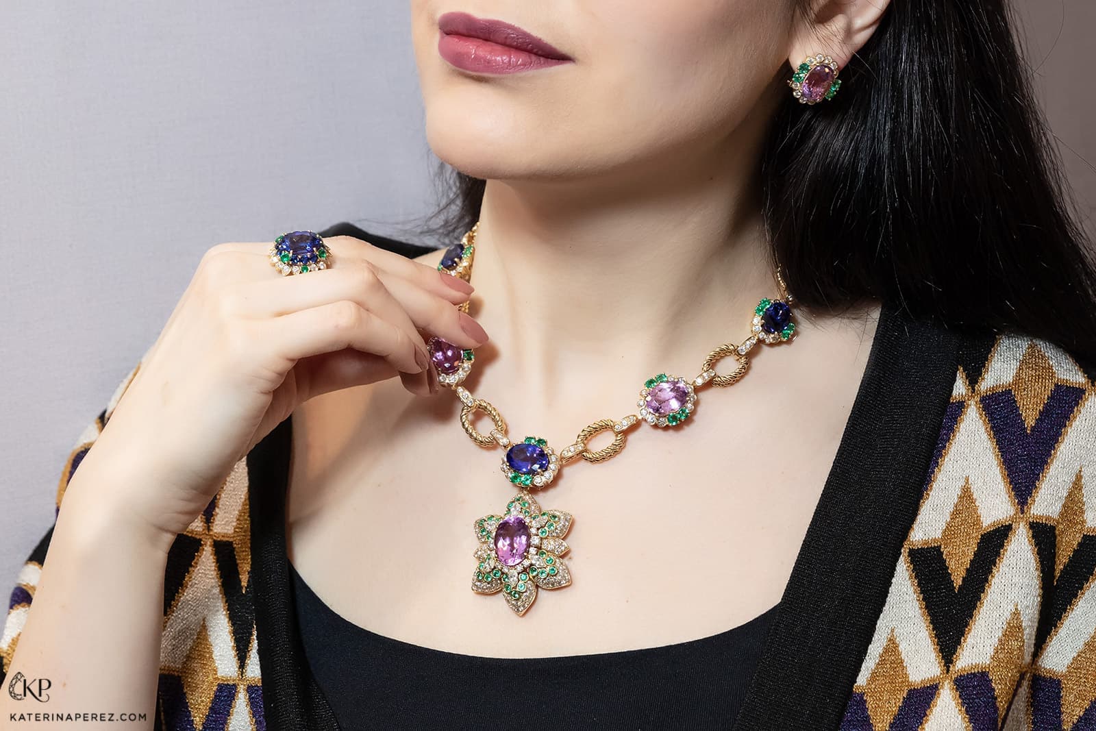 Veschetti 'Ortensia' ring with 7.81ct cushion cut tanzanite, emeralds and diamonds, necklace with an oval 39.05ct kunzite, oval tanzanites totaling 26.62ct, 6.28ct Colombian emeralds, and 14.20ct diamonds, and earrings with 1.38ct oval kunzites, emeralds and diamonds, all in 18k yellow gold