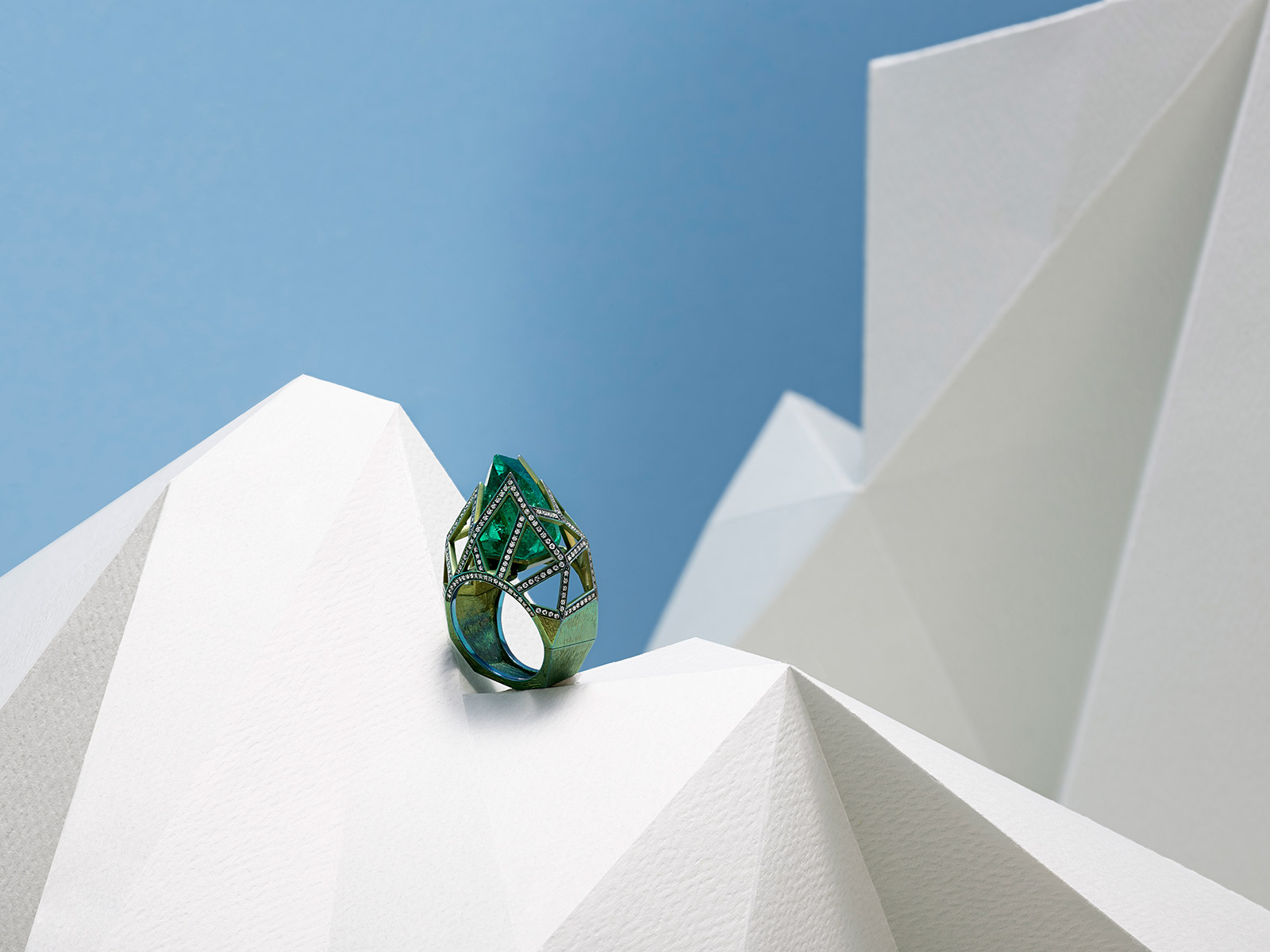 VMAR ‘Orion’ ring with uniquely cut 16.54ct Colombian emerald and diamonds in green titanium