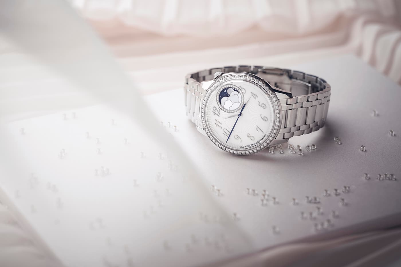 Vacheron Constantin Égérie watch with diamond bezel and detail in stainless steel 