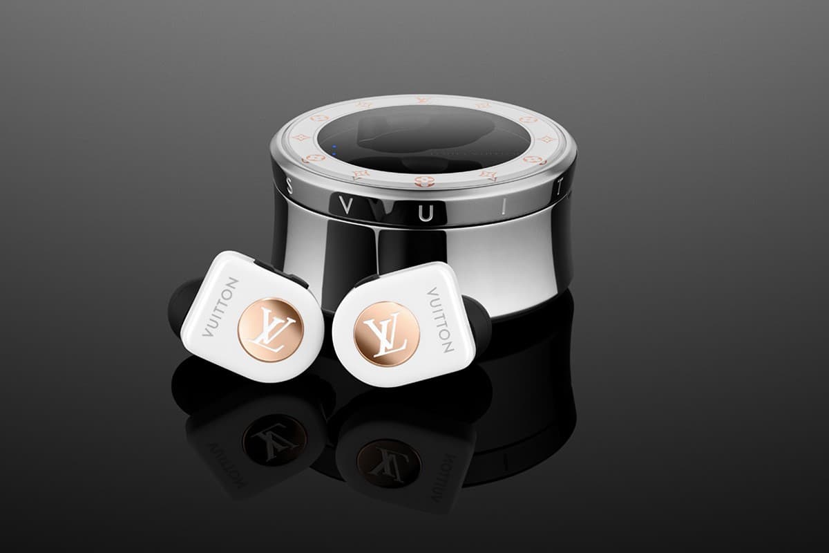 Sold at Auction: Louis Vuitton Black Horizon Earbuds (New w/box)