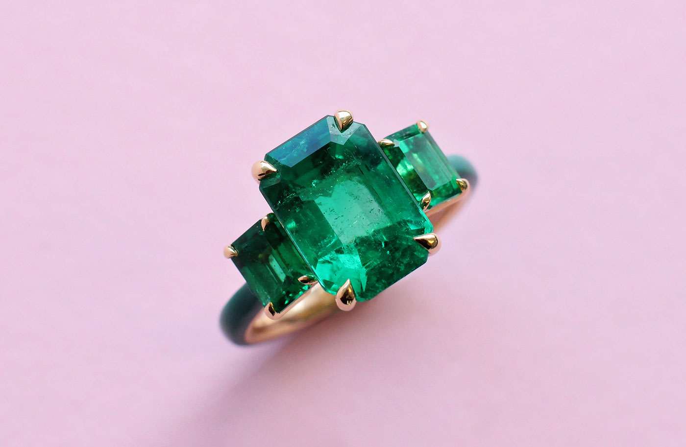 Haruni Fine Jewellery ring with emeralds and enamel in yellow gold