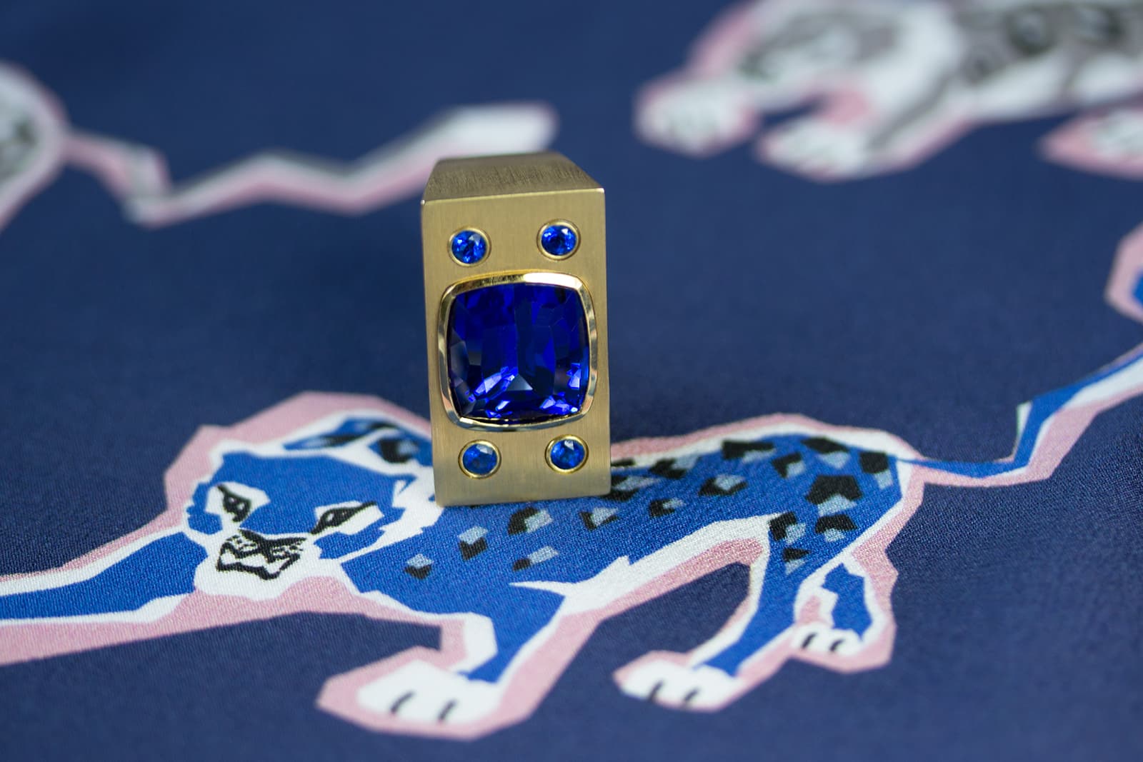 A beautiful tanzanite from Tanzania is paired with rare hauynites in Brummé's M&E ring 