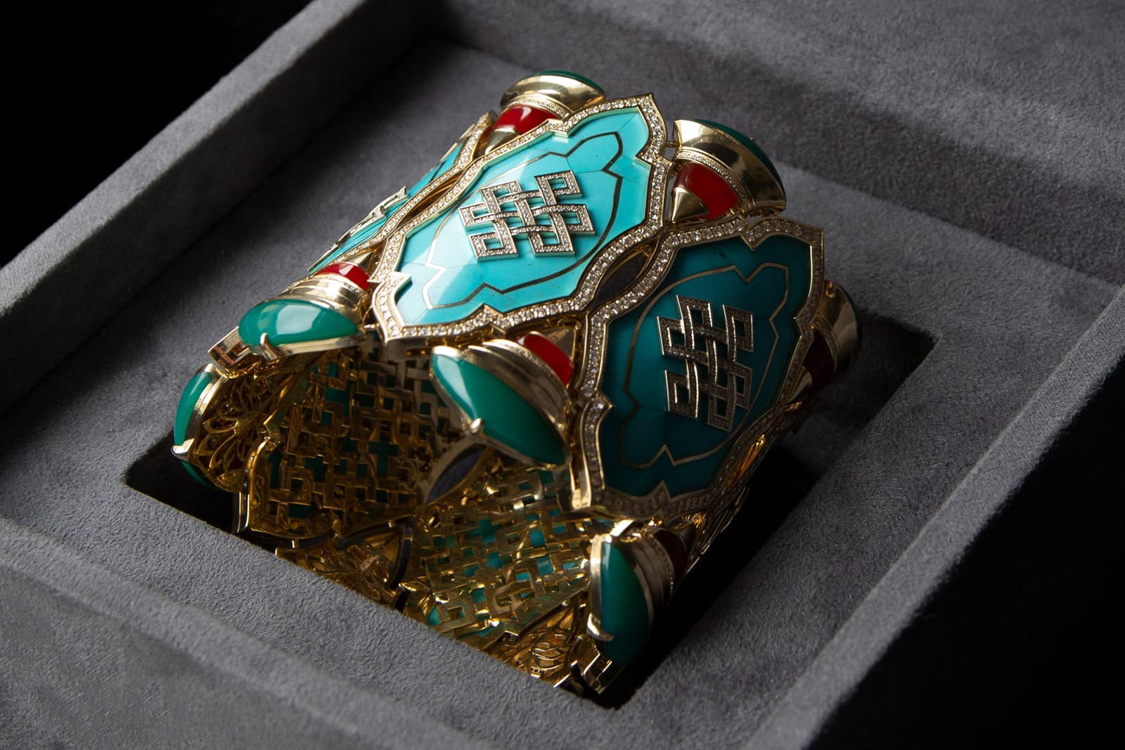 ICHIEN high jewellery Dakini cuff in 18-carat gold, diamonds, turquoise and quartz