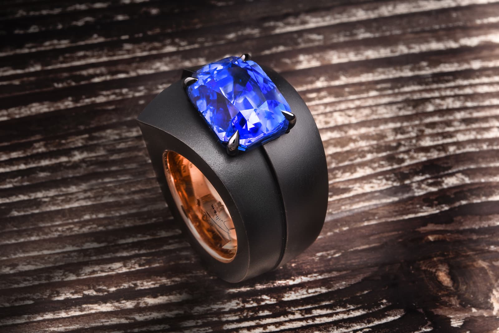 Philippe Guilhem Velya natural 18.77-carat sapphire, bronze and rose gold ring, from the Mashandy collection