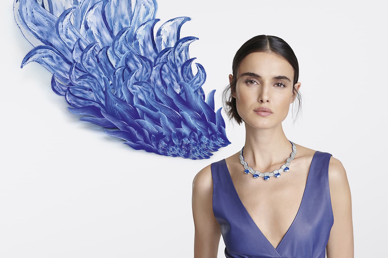Each of the five Madagascan sapphires in the Sinopé necklace displays a beautiful cornflower blue shade 