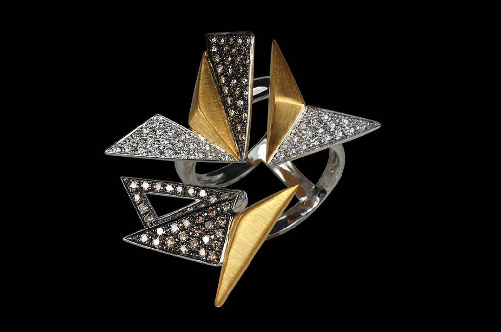 Kavant and Sharart ORIGAMI ring in white and yellow gold with diamonds