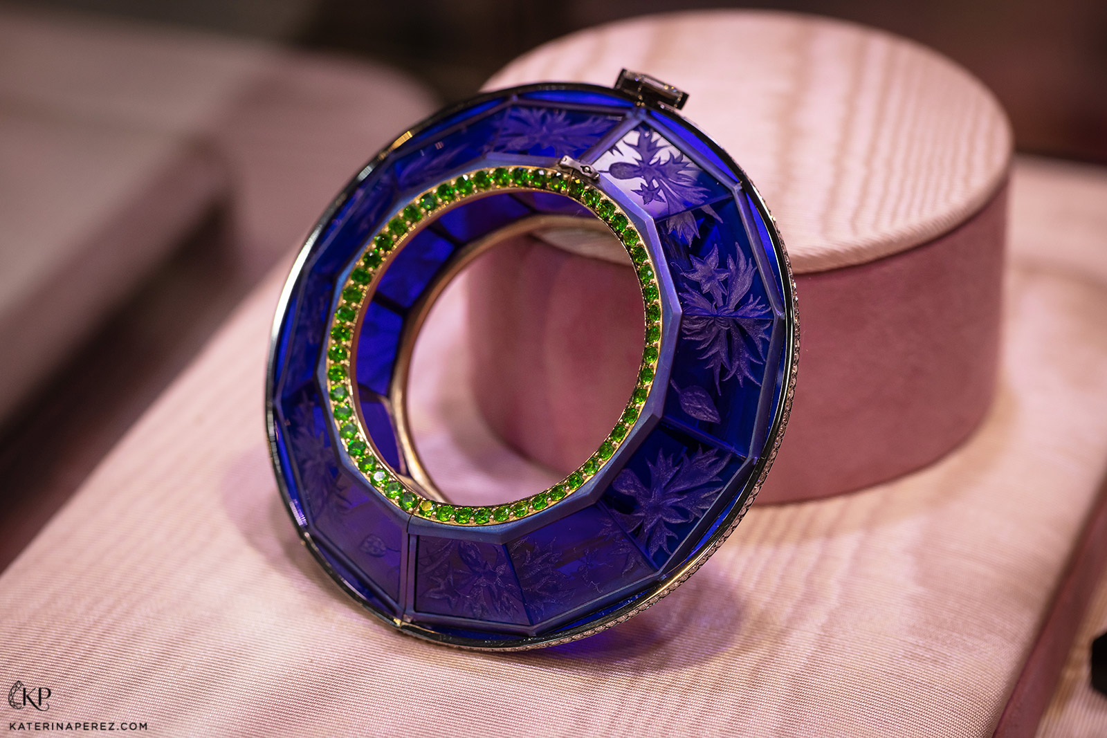 Ninotchka bracelet in titanium, gold and silver, decorated with stained glass enamel, modern hand-carved antique cobalt glass, 400 Russian unheated demantoid garnets and 2 portrait diamonds with a secret message. Photo: Simon Martner