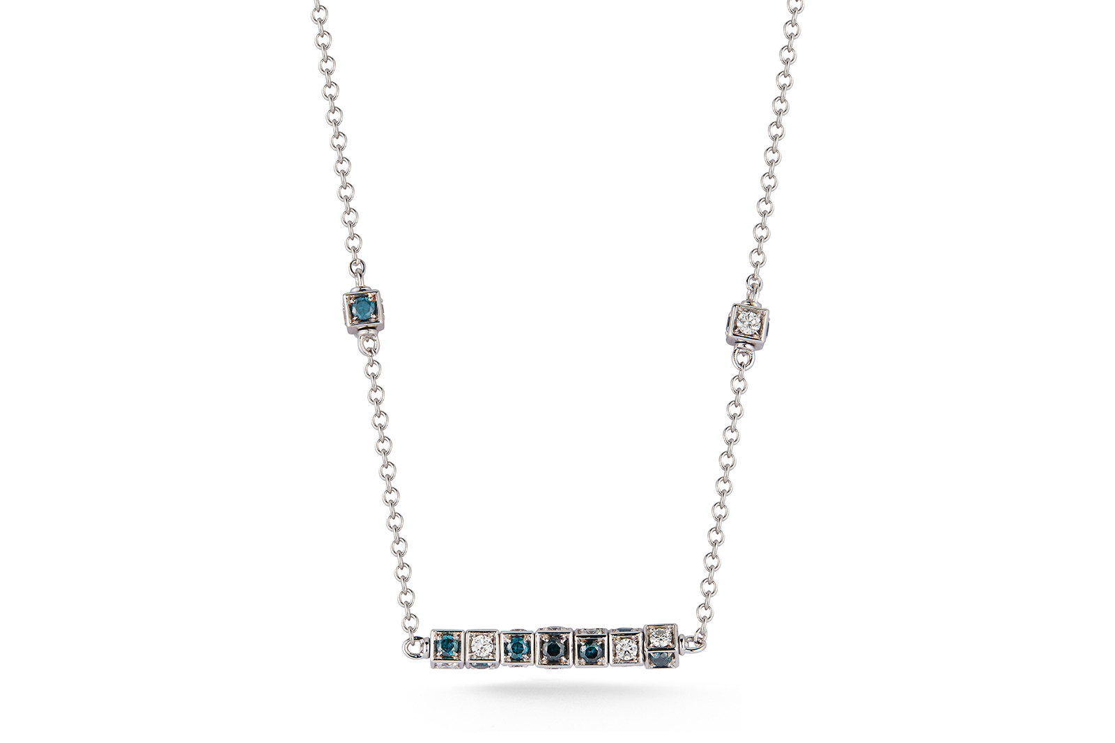 White gold, diamonds and sapphires necklace