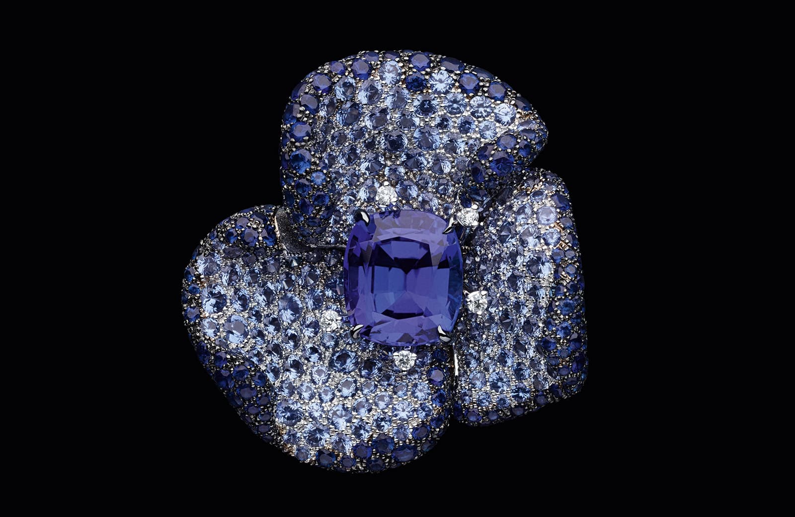 RoseDior ring in white gold with 3.43 cts cushion-cut tanzanite, diamonds, and sapphires