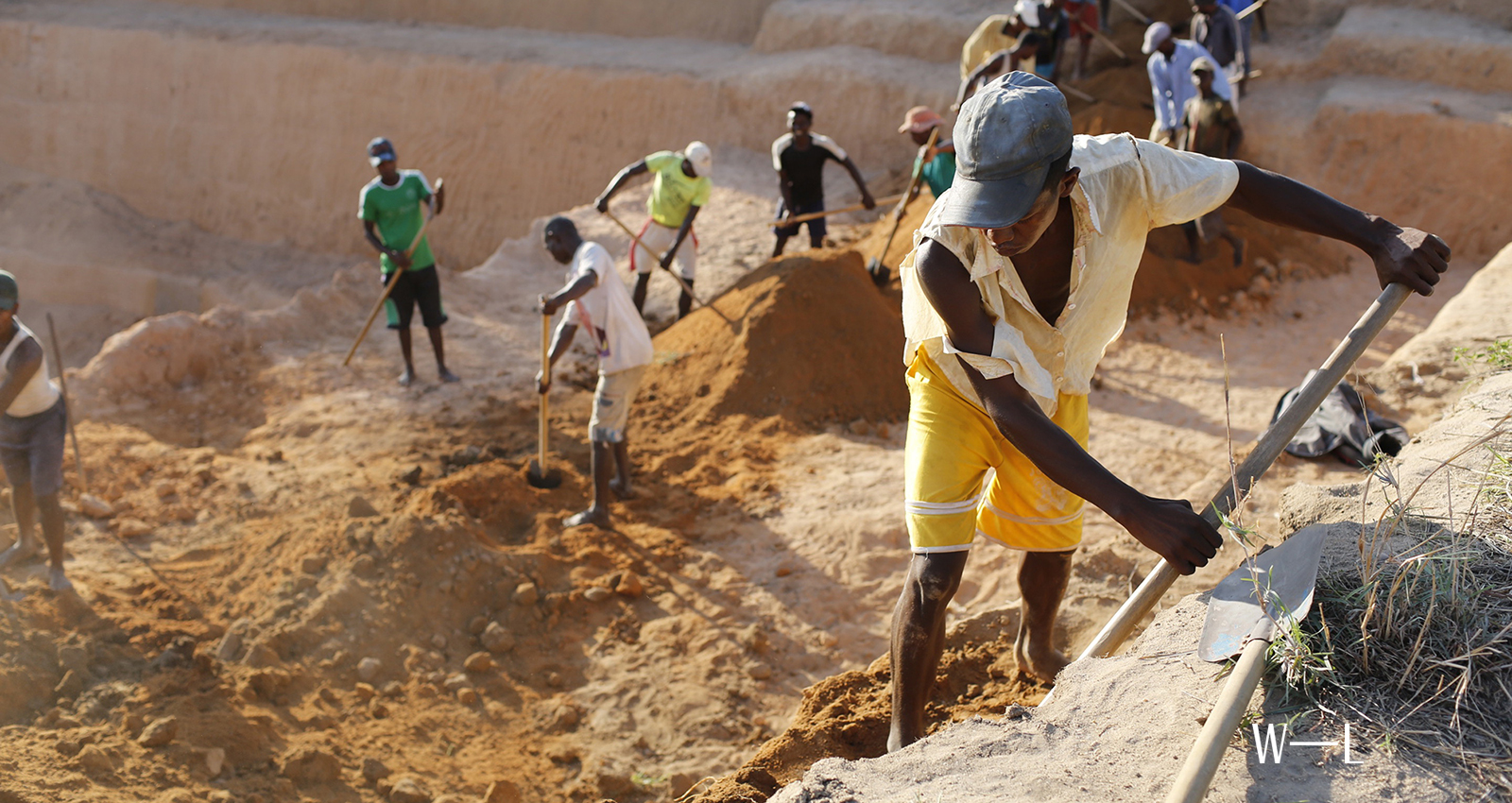 Wennick−Lefèvre has seen first-hand the way mining is done manually, using only simple tools like shovels and a water pump. Photography by Ture Andersen