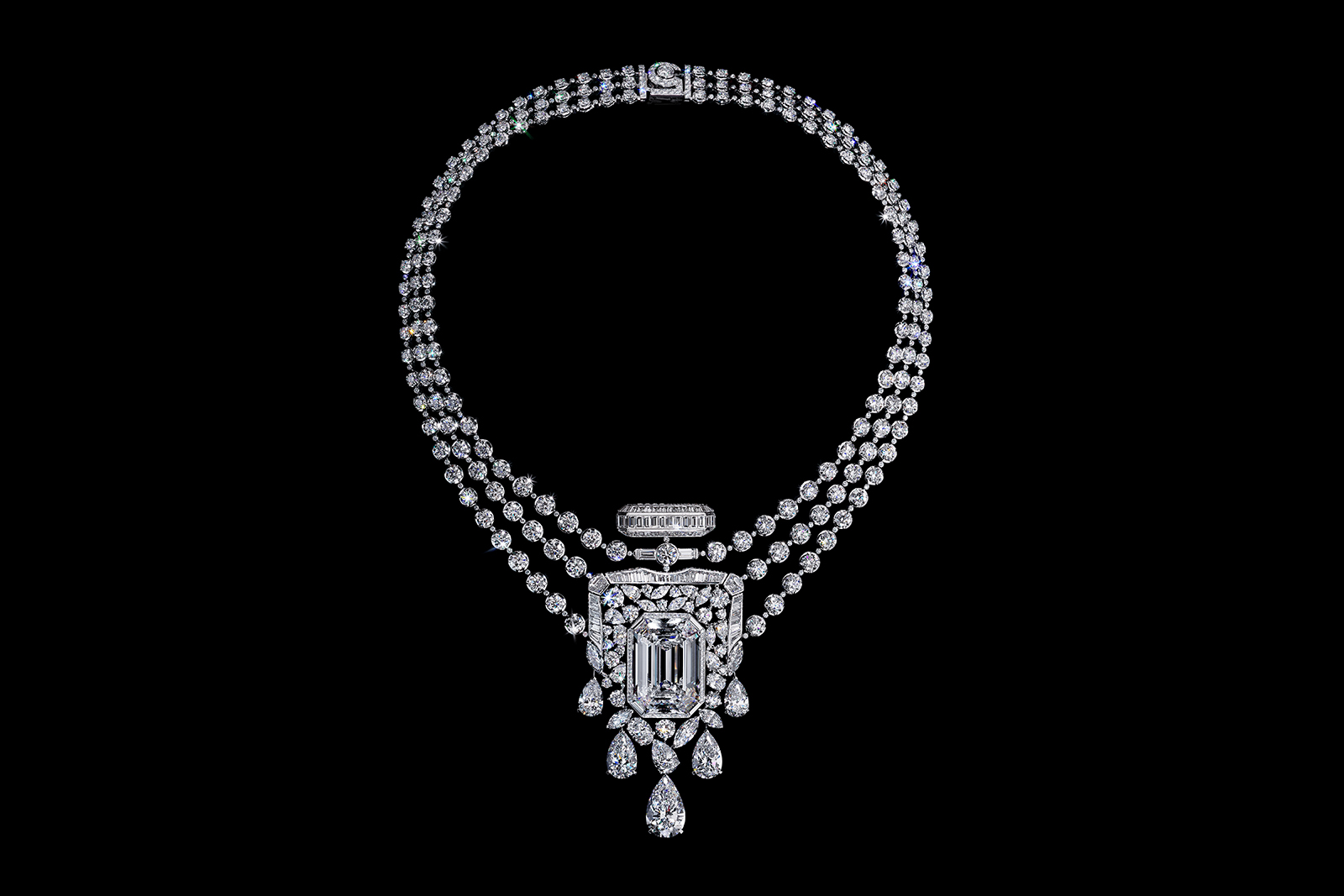 The 55.55 necklace from the Collection N°5 High Jewellery collection to celebrate Chanel's iconic perfume 