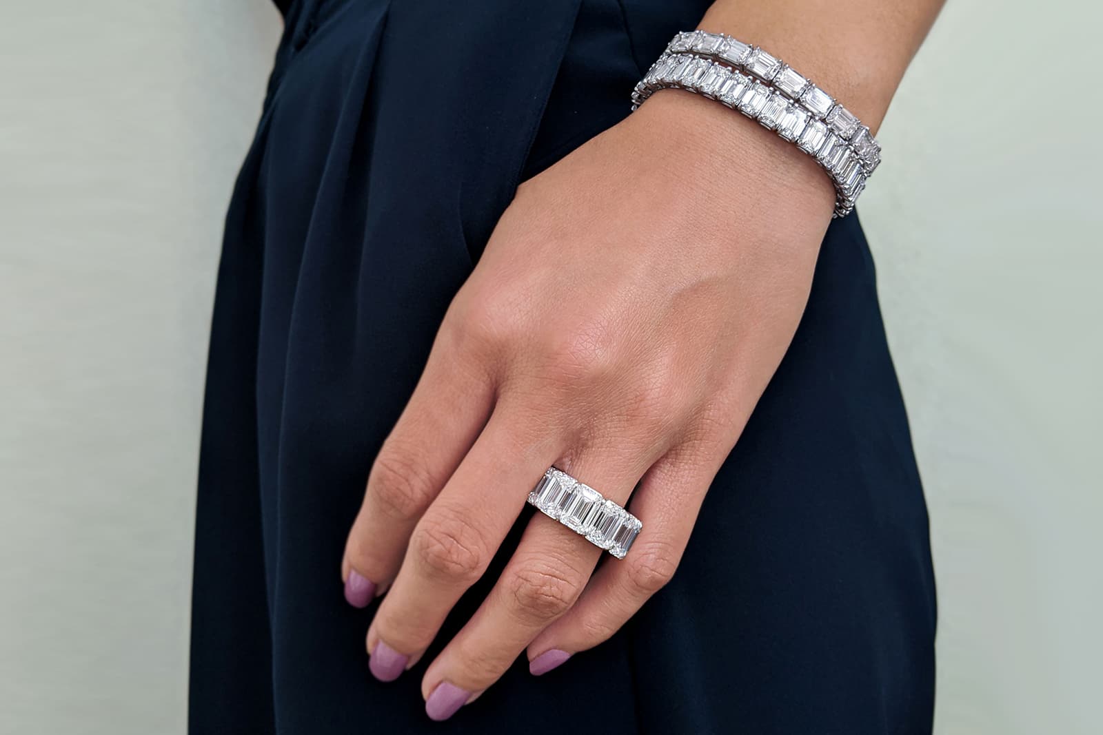 Бриллиантовые браслеты и кольцо от Norman Silverman