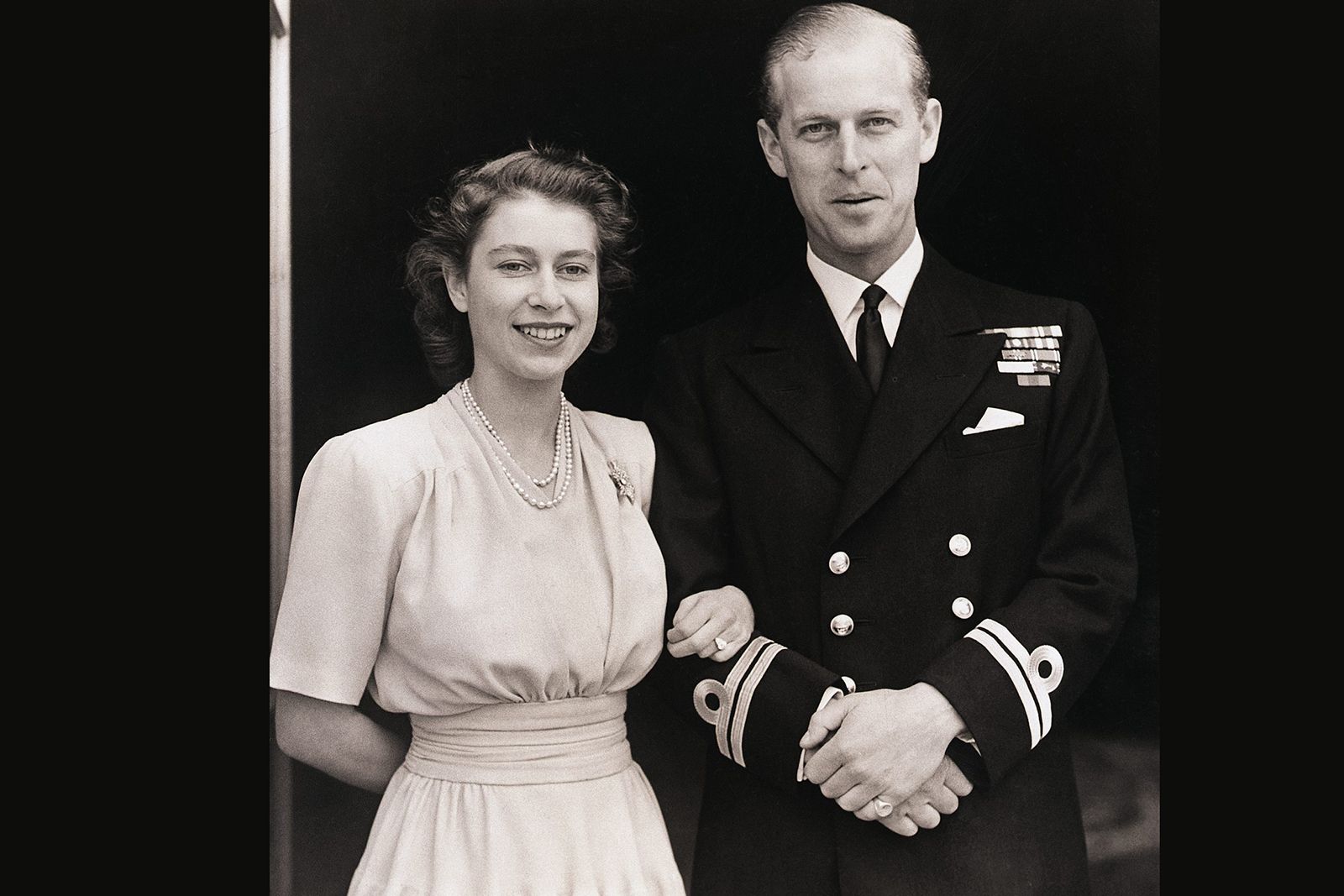 Королева Елизавета II во время помолвки с принцем Филиппом, герцогом Эдинбургским, 1947 год