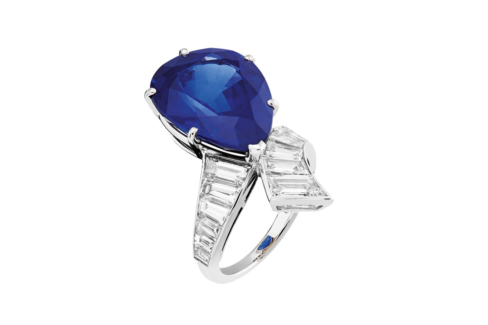 Van Cleef & Arpels Sens Unique ring from 1958 with baguette-cut diamonds and a 16.61 carat Kashmir sapphire in platinum 